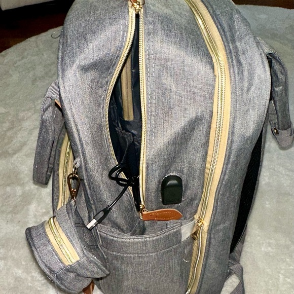 SUNSHINE Gray Diaper Bag with Changing Station - Picture 4 of 6